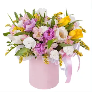 Пасхальный букет с тюльпанами и гвоздикой